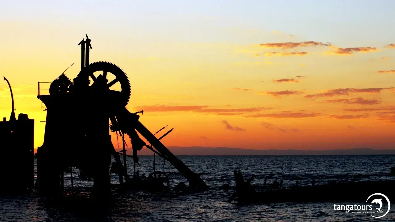 Cruise at Sunset Moreton